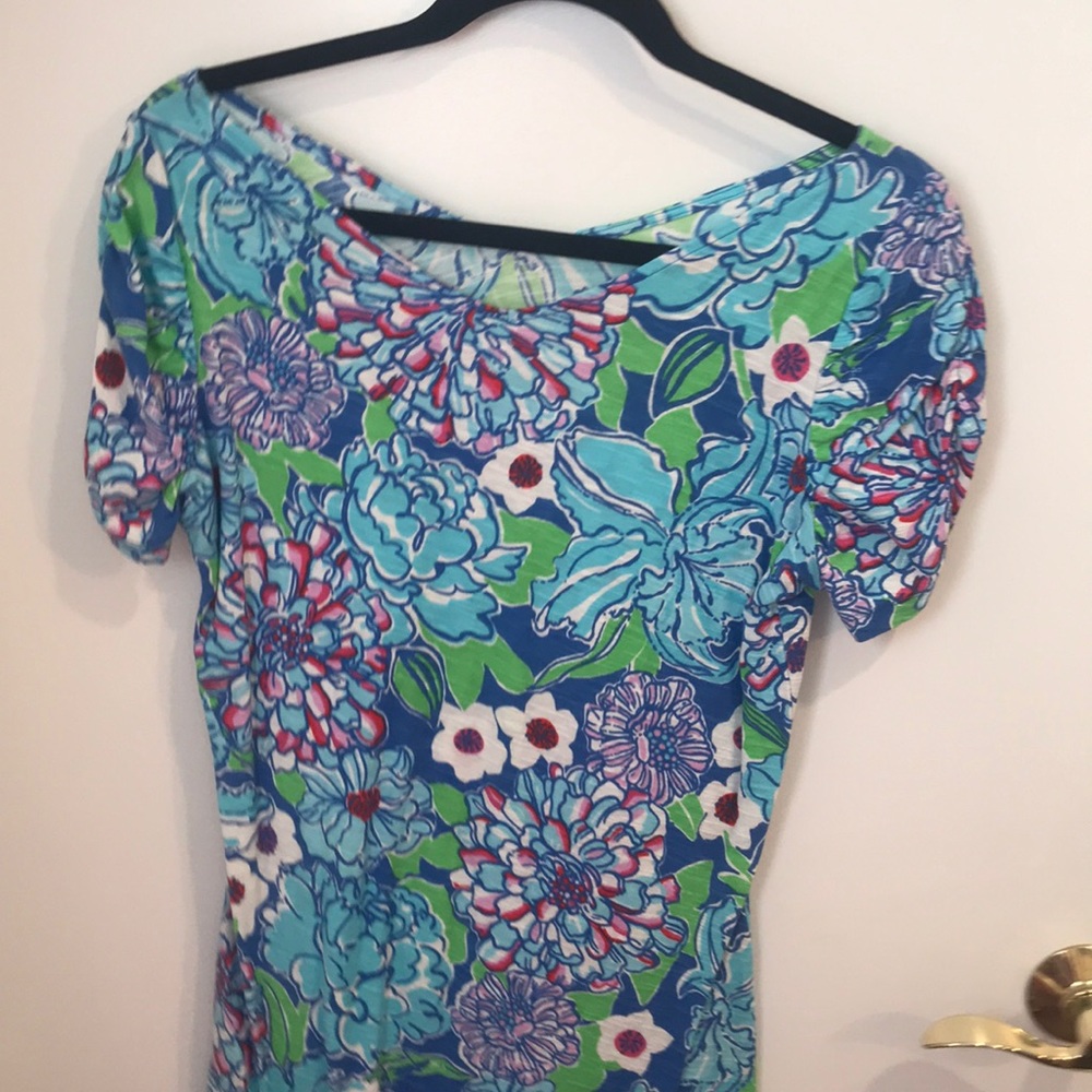 Iilly Pulitzer wide v shirt